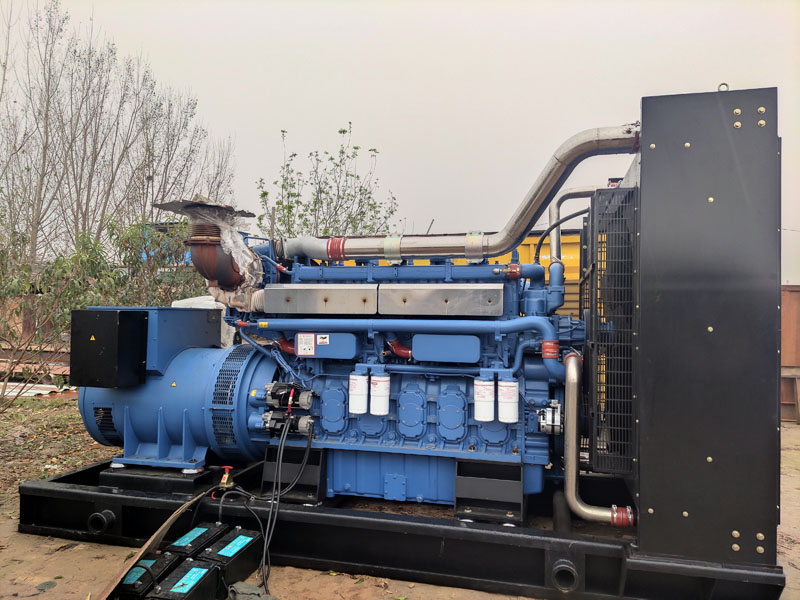 万城镇柴油发电机组更换机油时，应遵循哪些步骤？